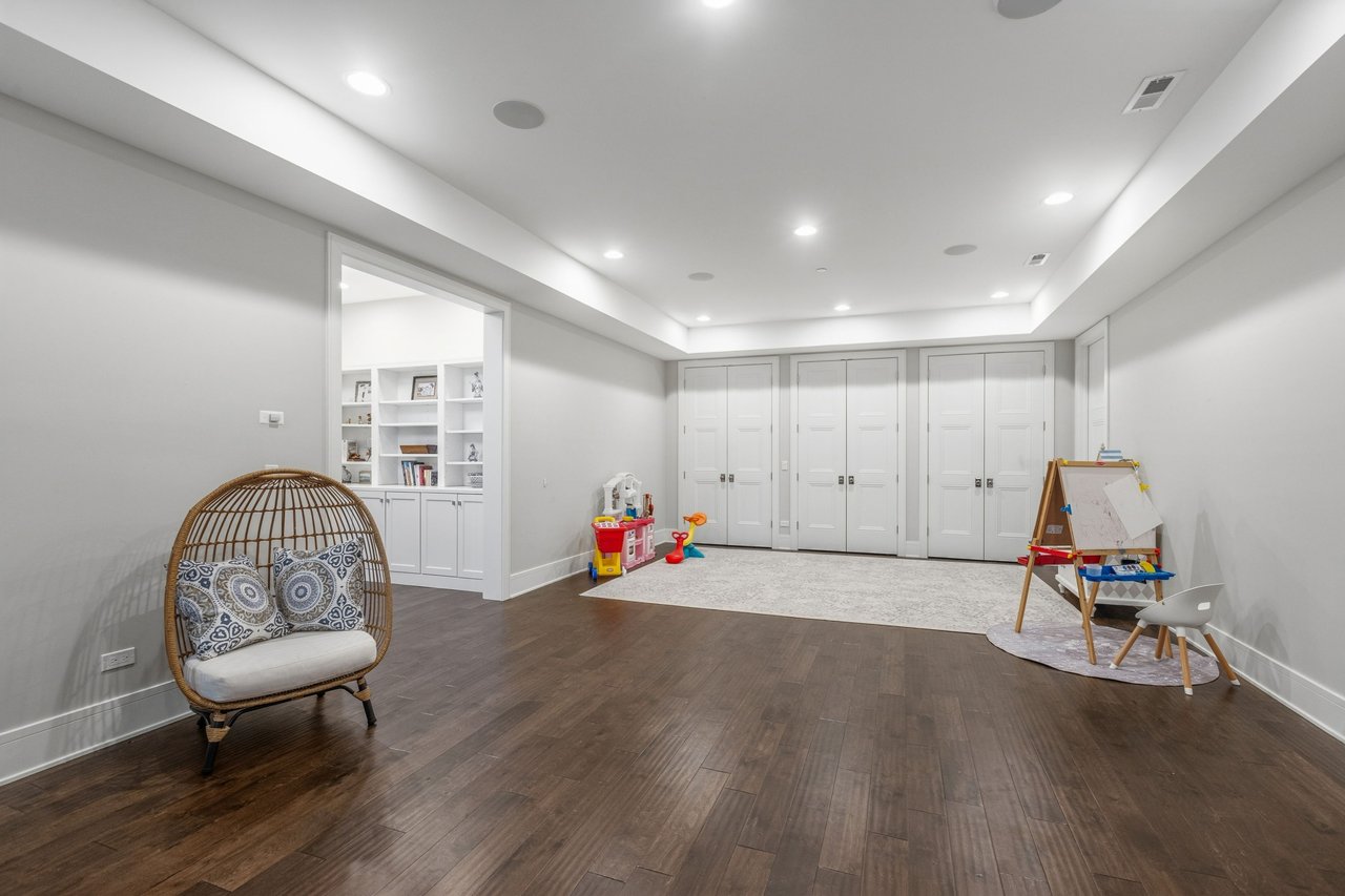 618 Buckingham Place