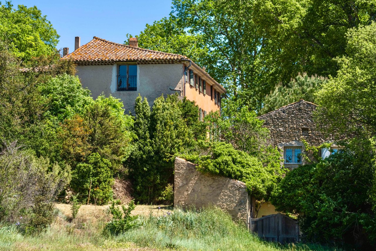 Farming estate and its 19th cenutry Bastide