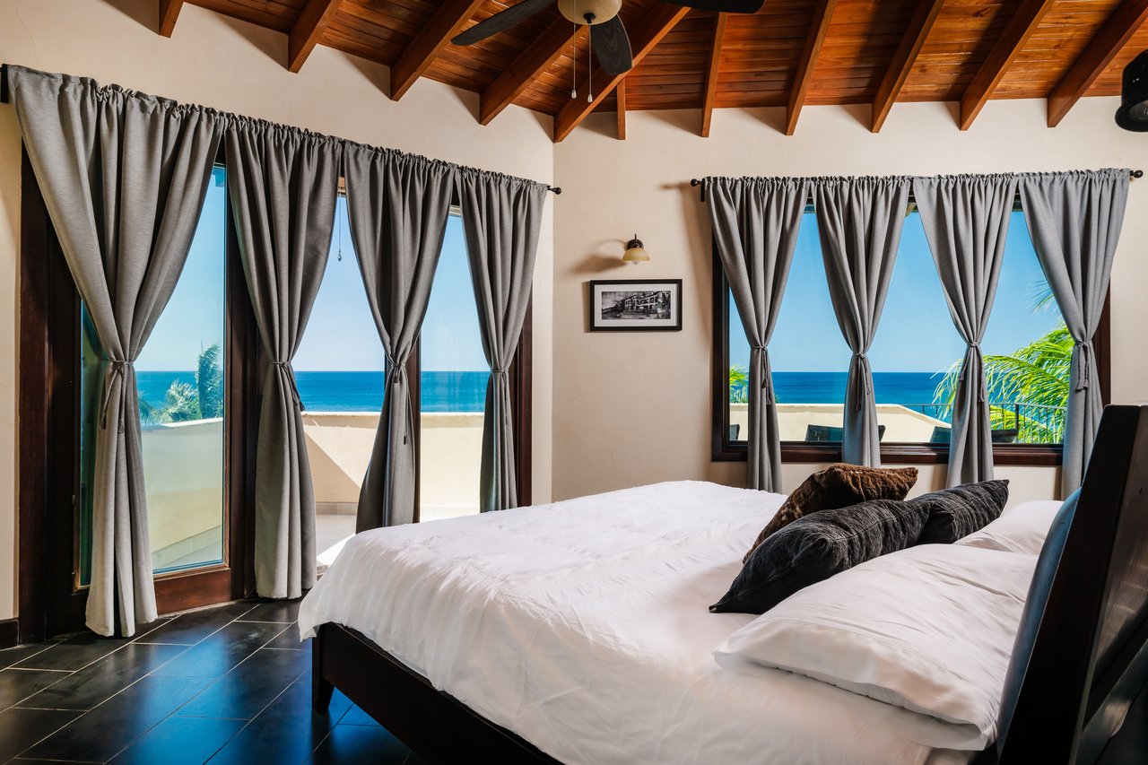 Villa Esperanza Beachfront | Near the Coast and Oceanfront House For Sale in Playa Negra