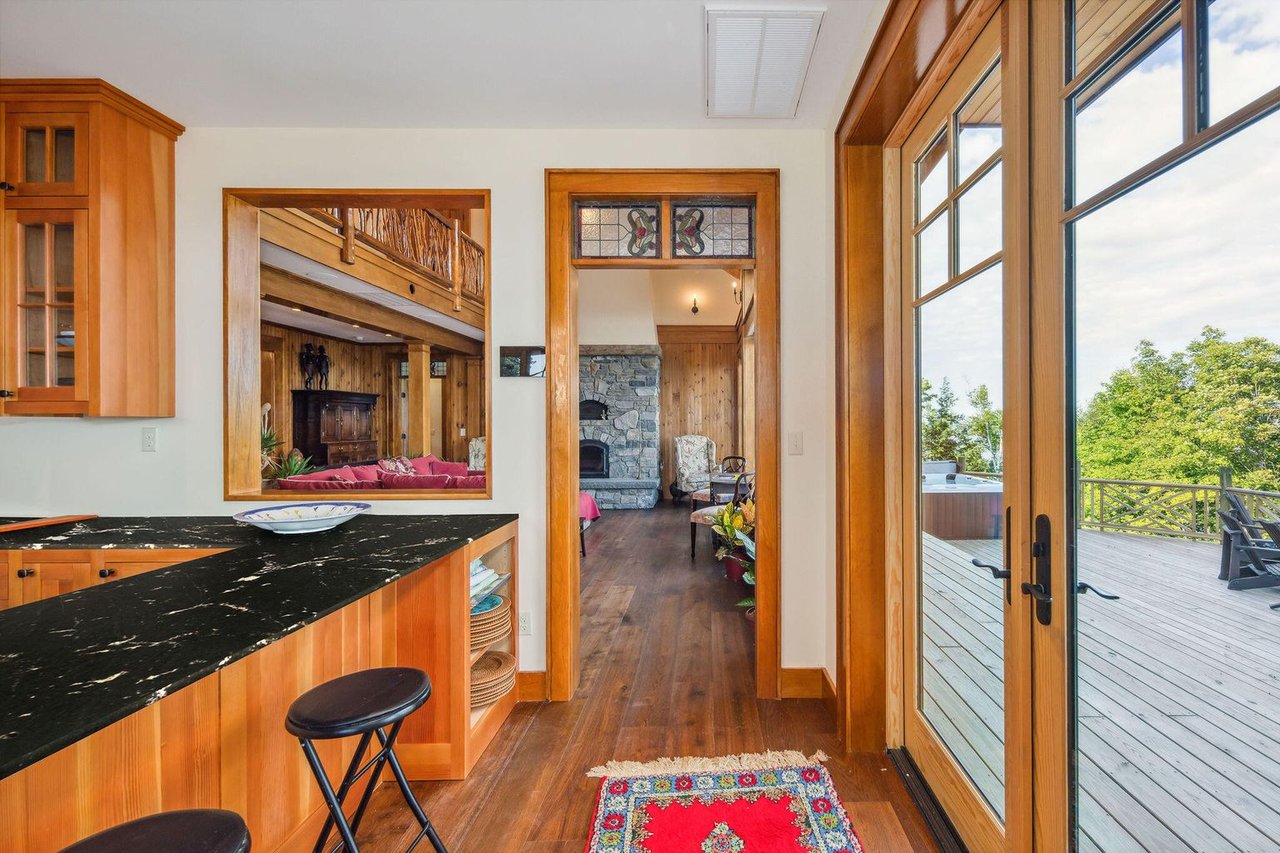 2226 Lake Shore Road