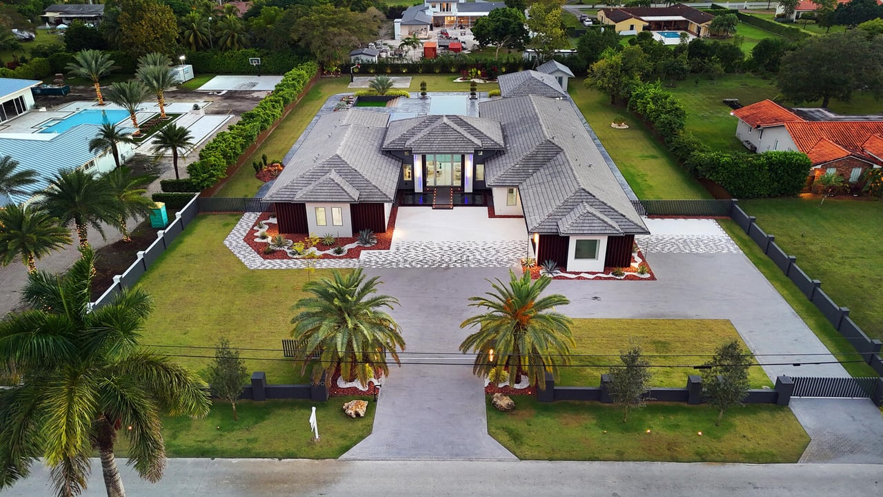 Luxury Estate at 9790 SW 62 St Sells for $5,595,000