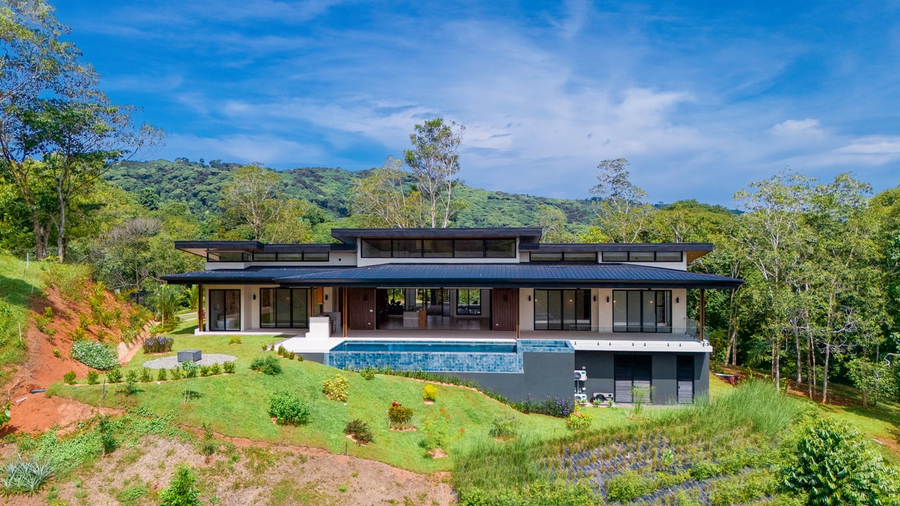3 Bedroom Luxury Modern Tropical Home in Dominical