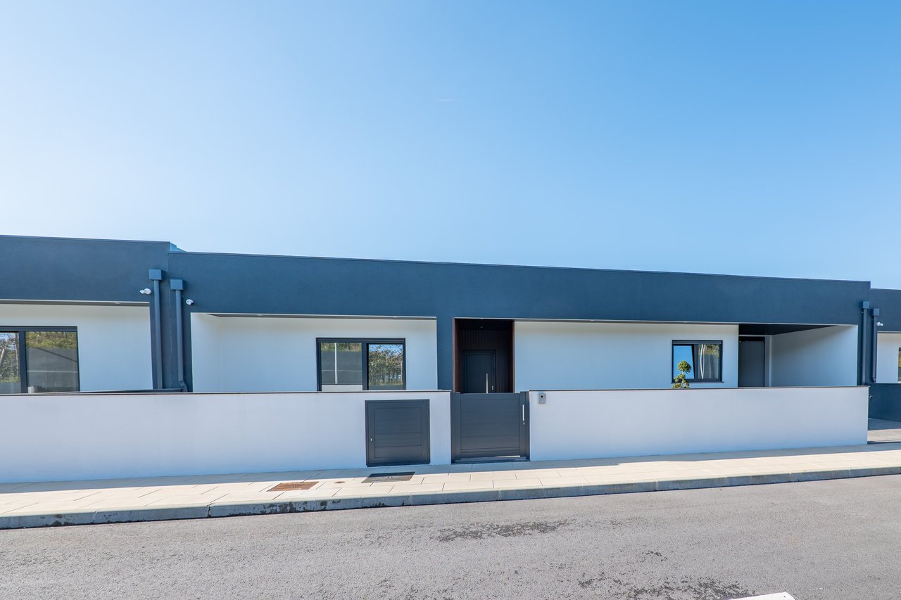  3-Bedroom Villa with Private Garage near Porto