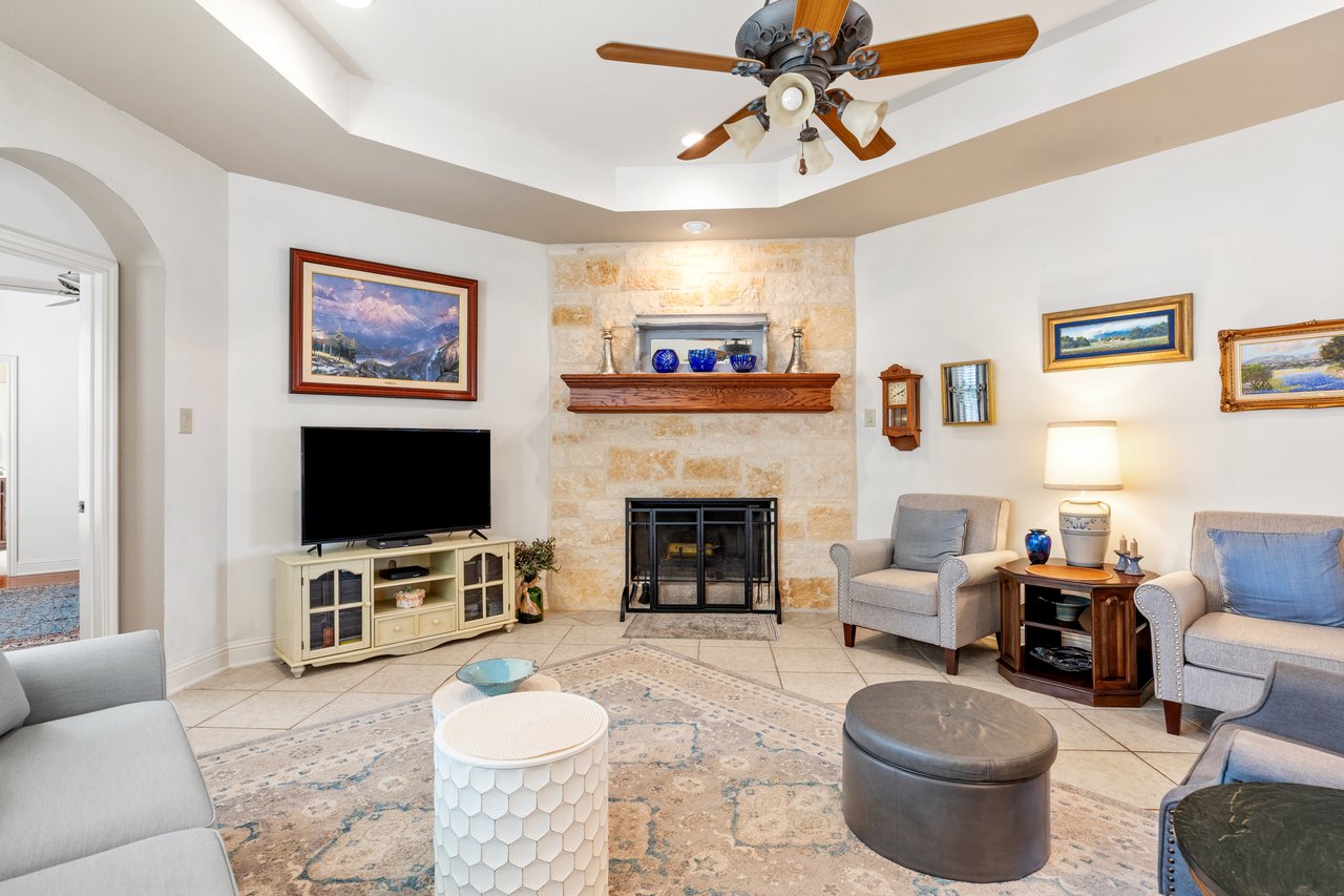 156 Northview Ln, Fredericksburg, TX