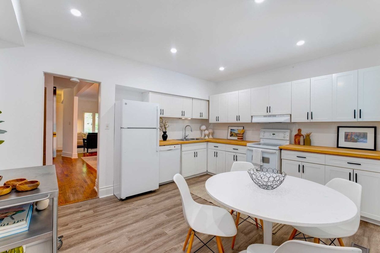 22 Bloomfield Ave