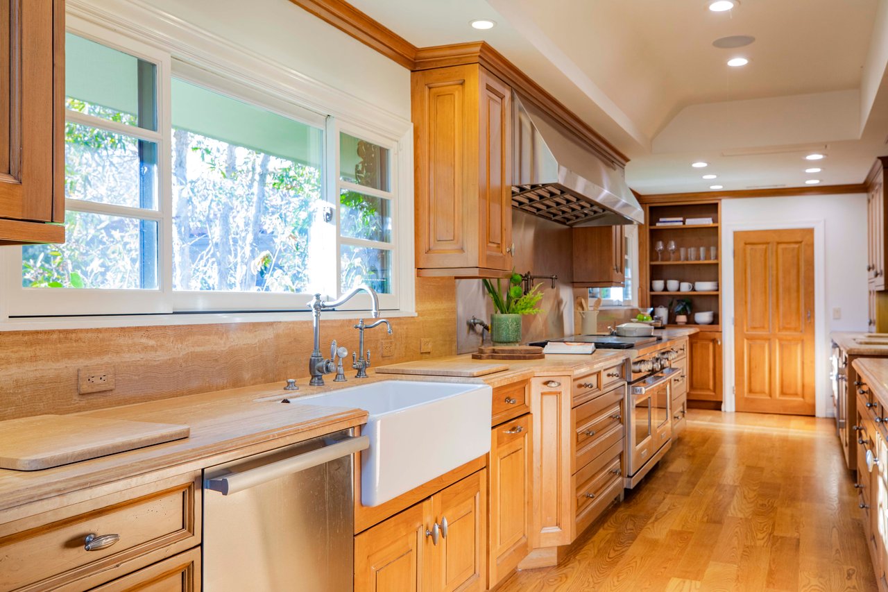 1296 Capri Dr, Pacific Palisades