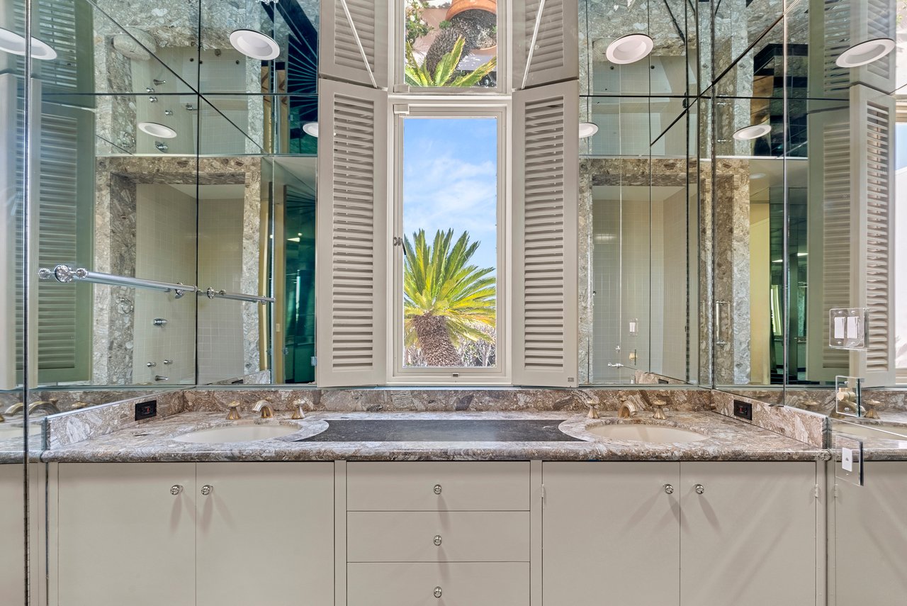 9032 Thrasher Ave, sunset strip