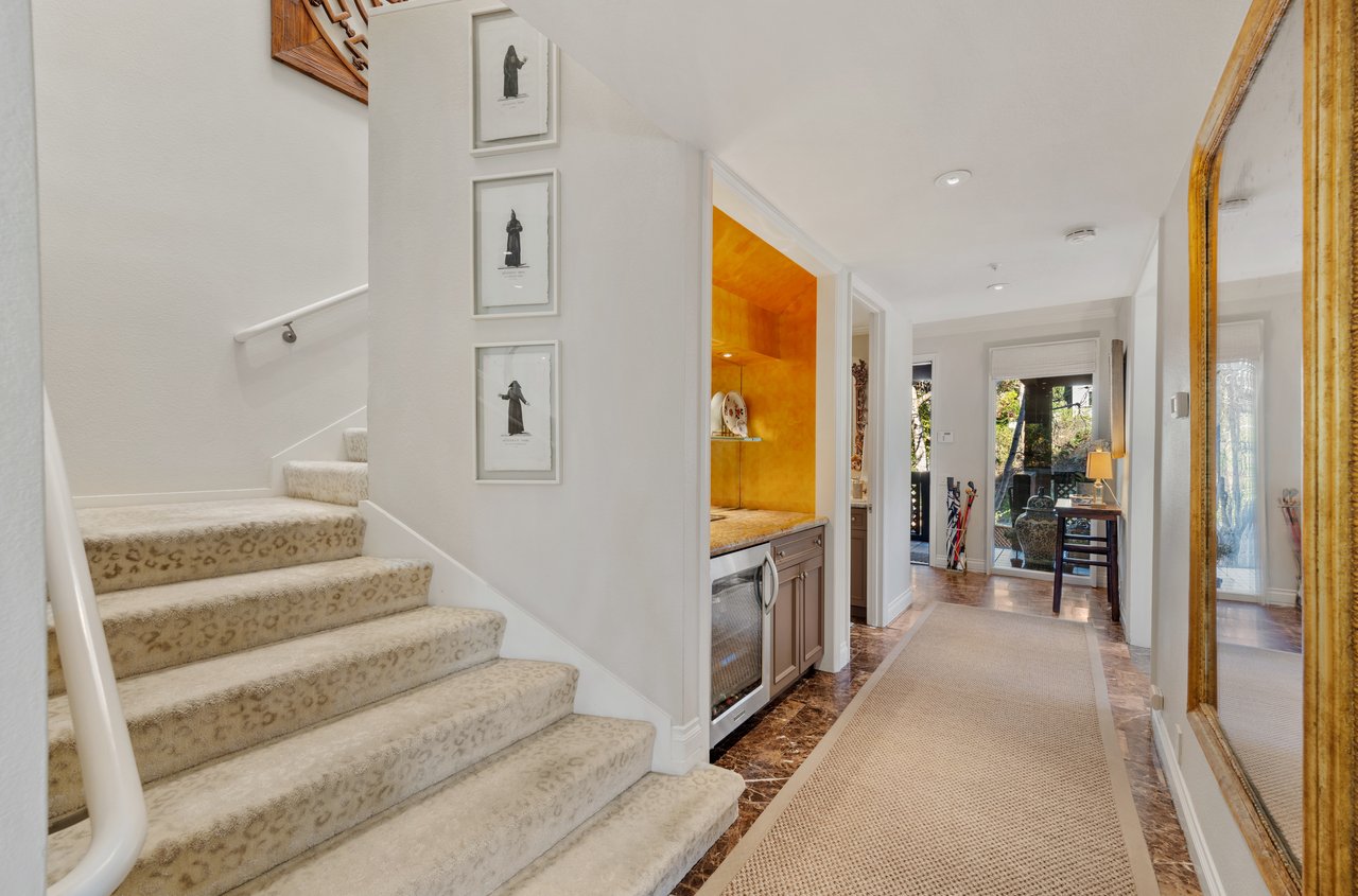 Luxurious End Unit in Point Tiburon