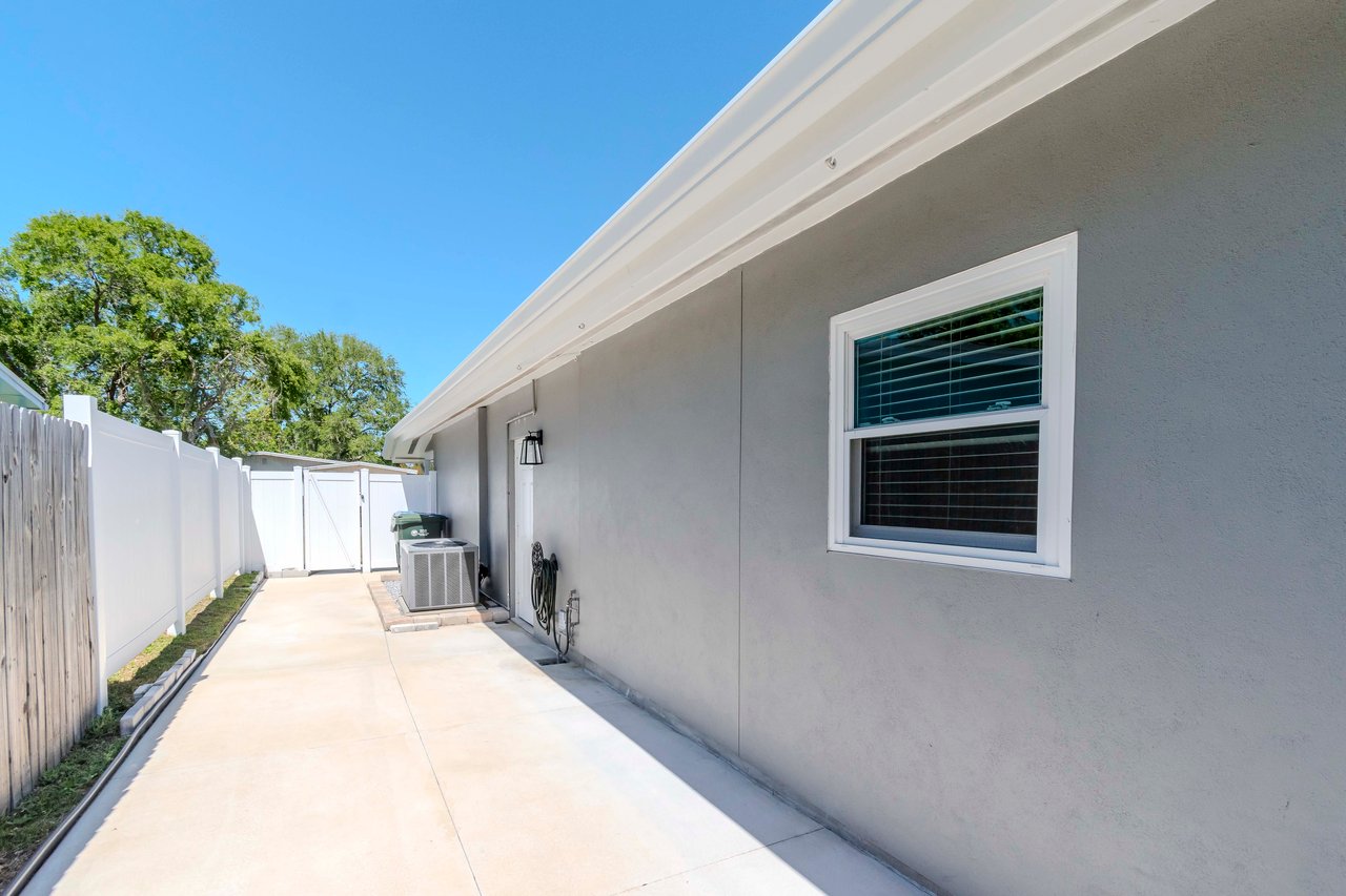 Close to the Beach. No HOA