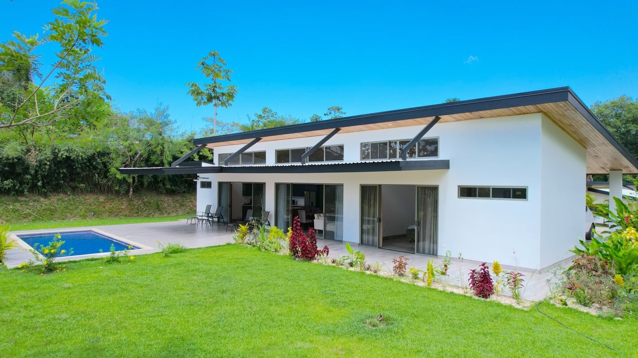 Modern 3-Bedroom Home with Pool in Gated Community, Ojochal, Costa Rica