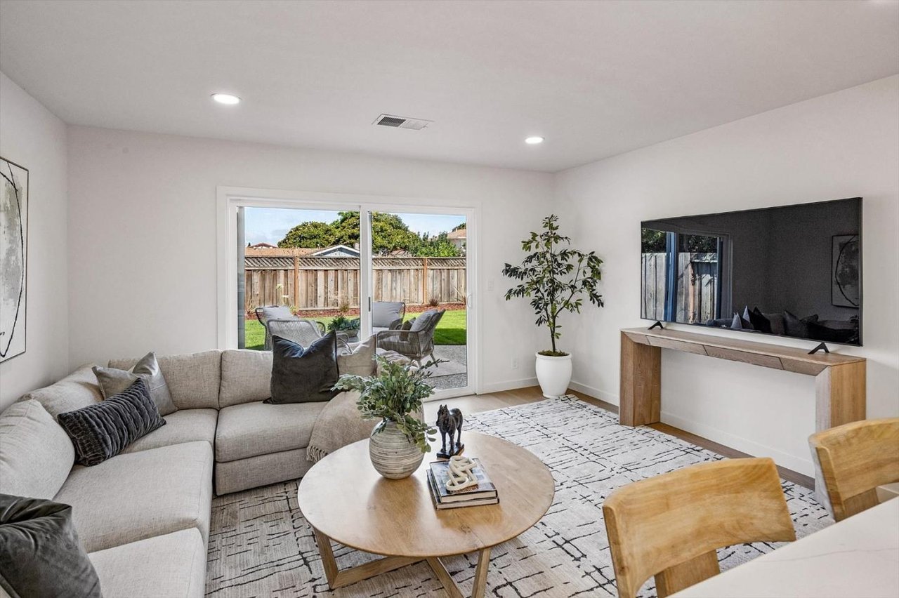 Stunning One Level Ponderosa !