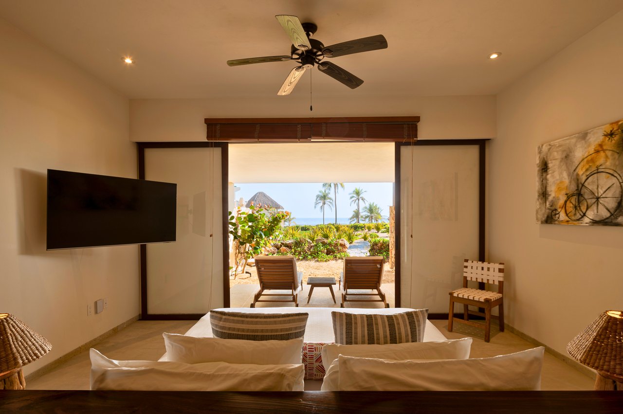 Marea Beachfront Villas H43