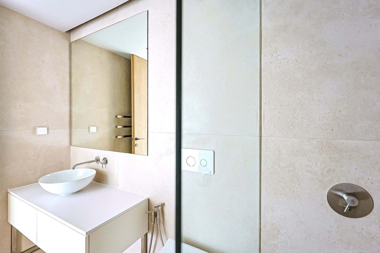 Stylish 2-Bedroom Apartment in the Heart of Lisbon with Exceptional Amenities
