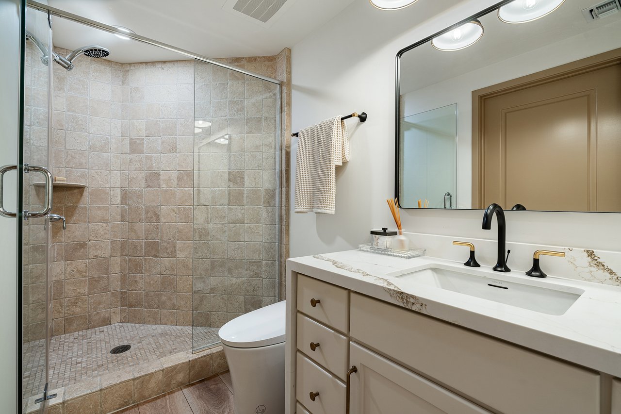 6803 E MAIN Street, 5511