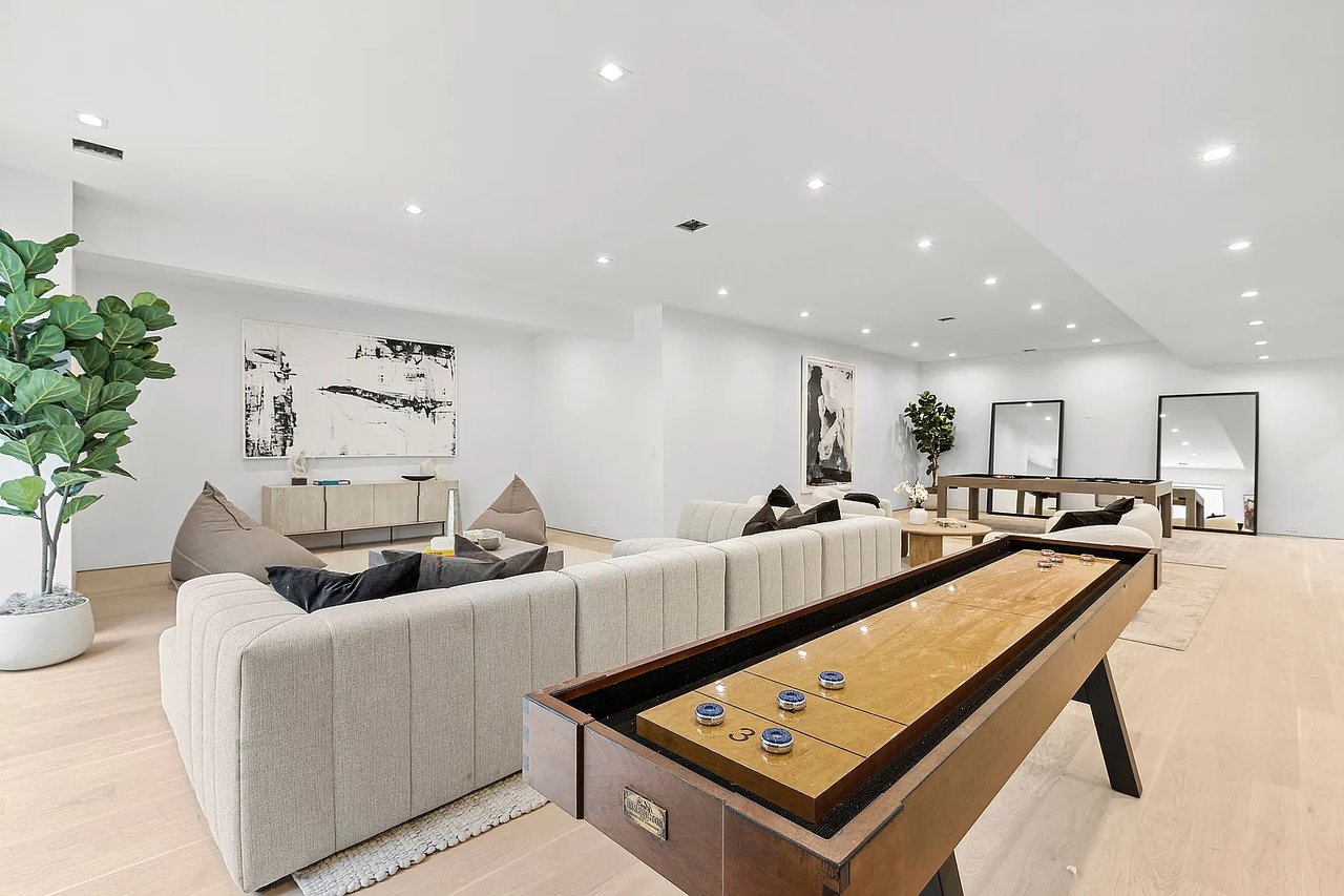 637 Halsey Ln - In Contract