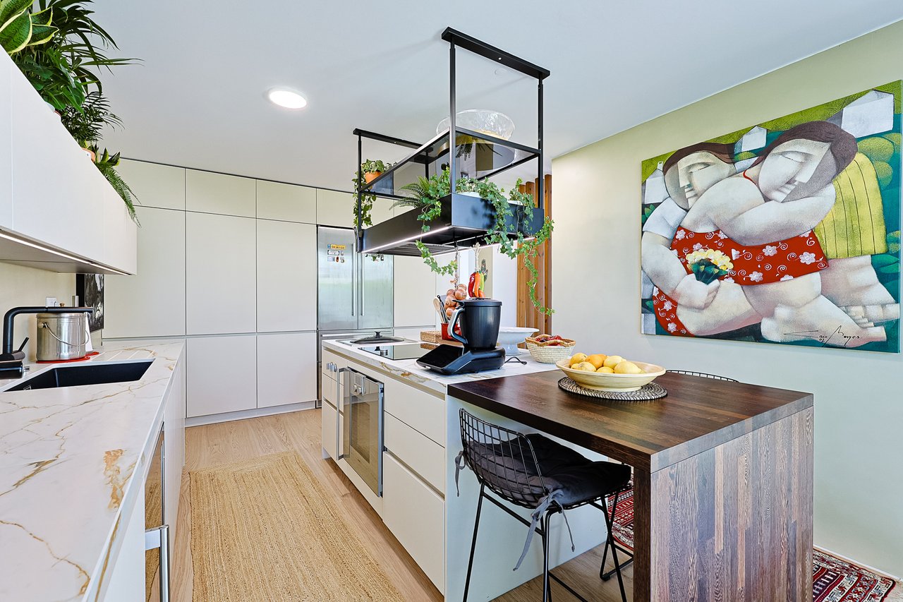 “The Green Villa” – Elegant Luxury Villa with Pool in Carnaxide, Oeiras