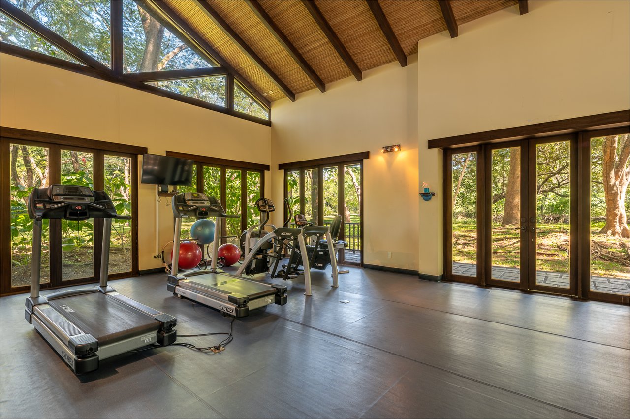 Malinches 27 A/B | Turnkey 6-Bedroom Duplex Investment in Hacienda Pinilla