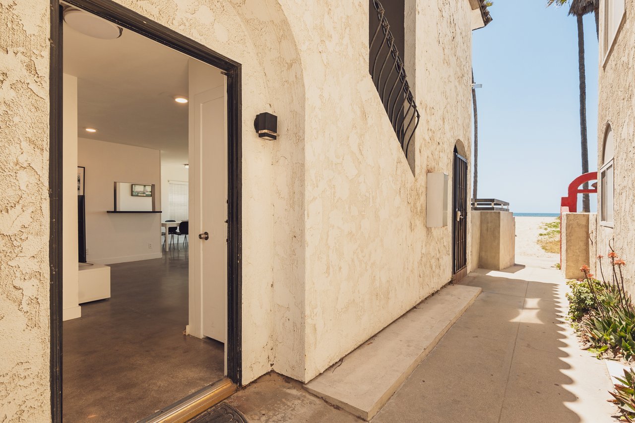 2609 Ocean Front Walk, Venice