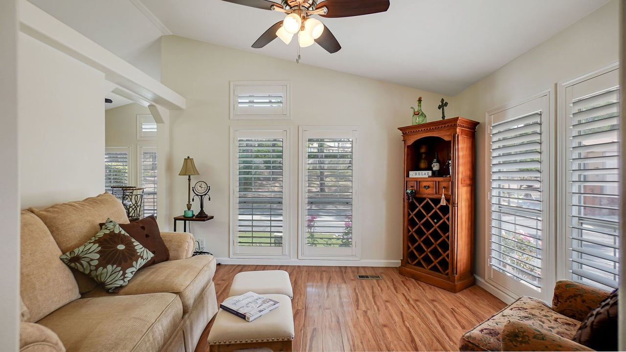 8651 Foothill Boulevard 35