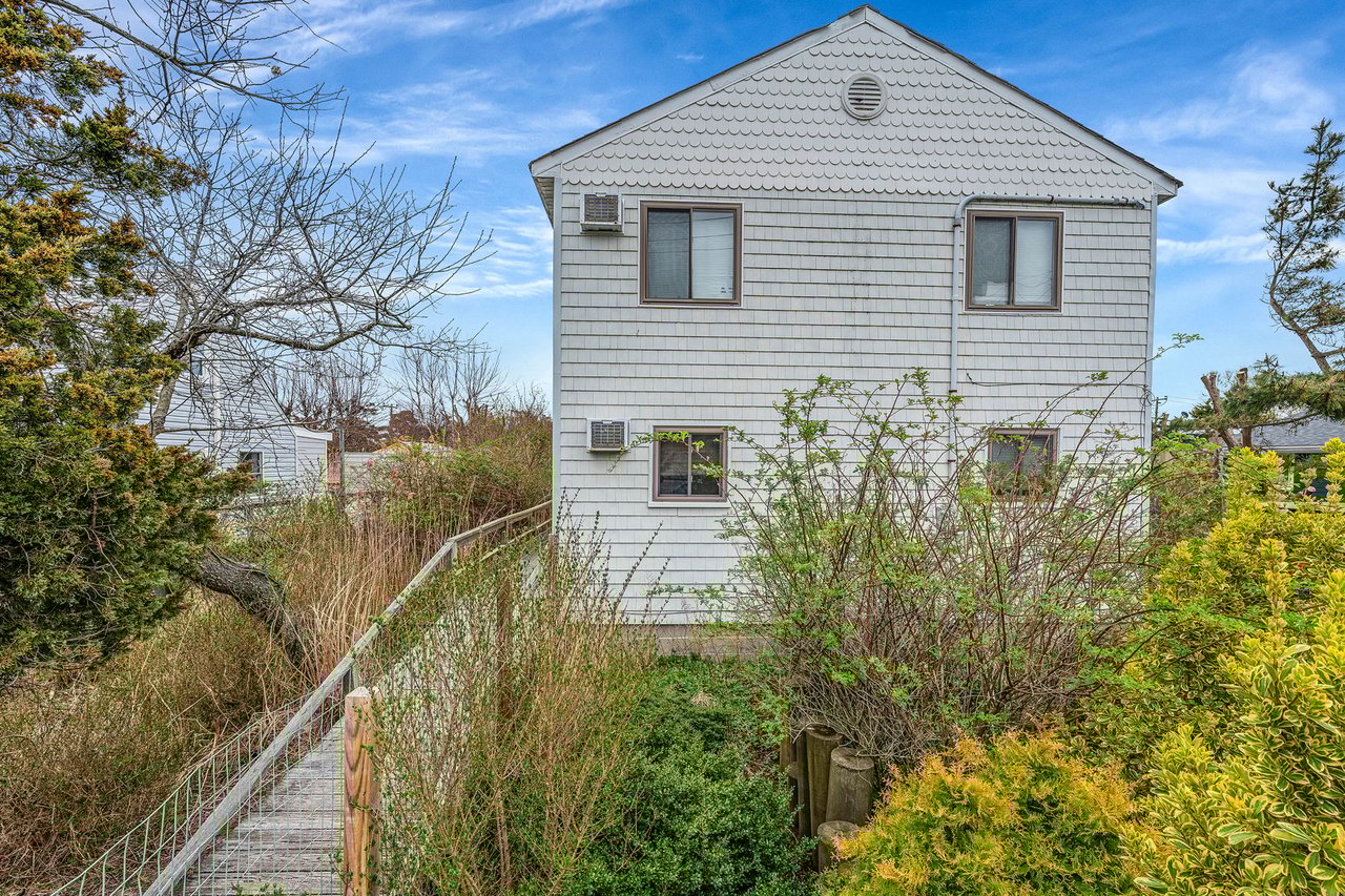 83 E Lighthouse Walk