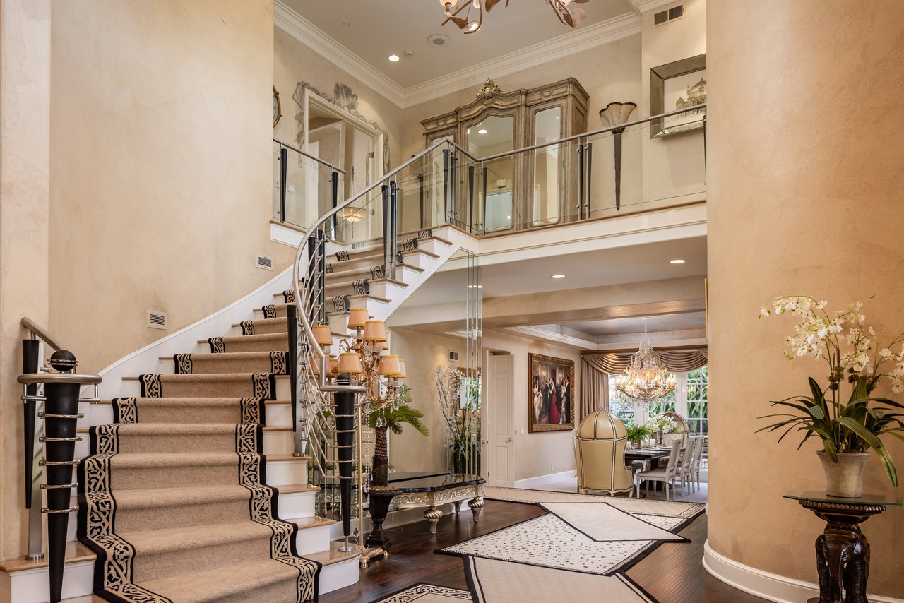 3 Weybridge Court