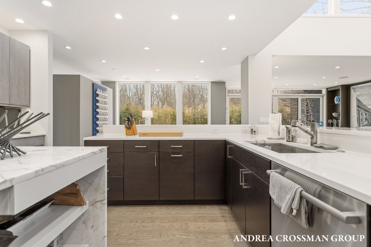 6919 Bendemeer Drive