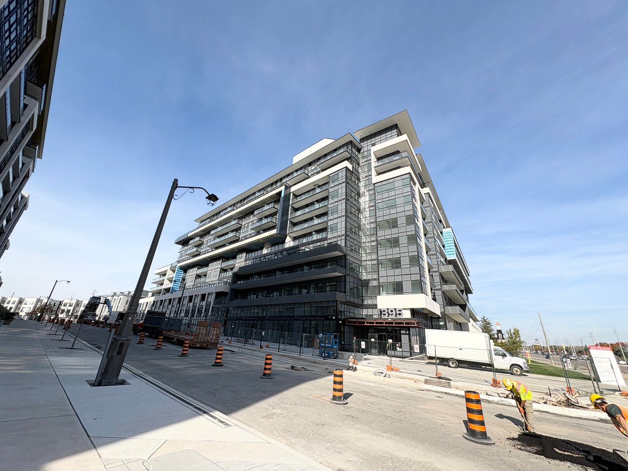 395 Dundas Street W Unit: 223
