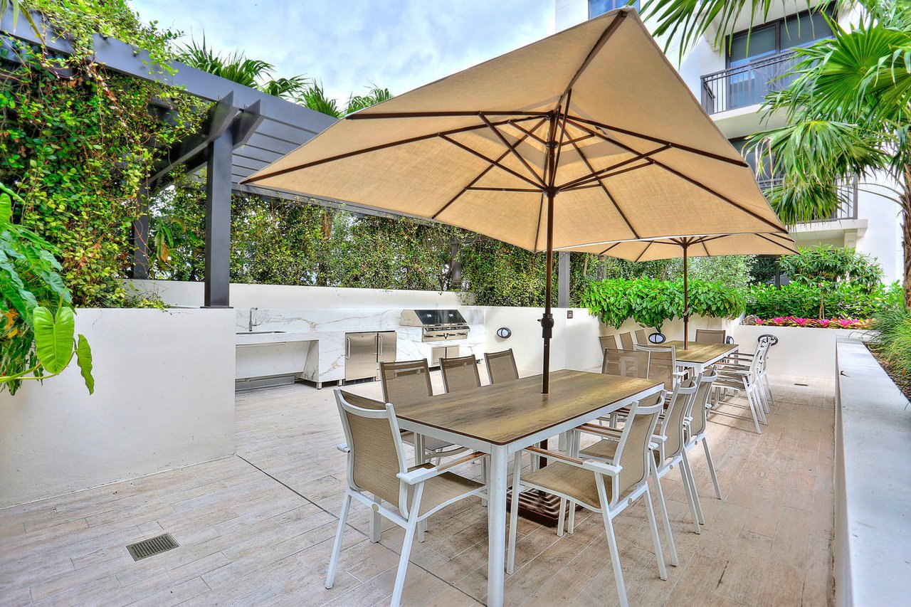 Exceptional Lower Penthouse Corner Unit in The City Beautiful