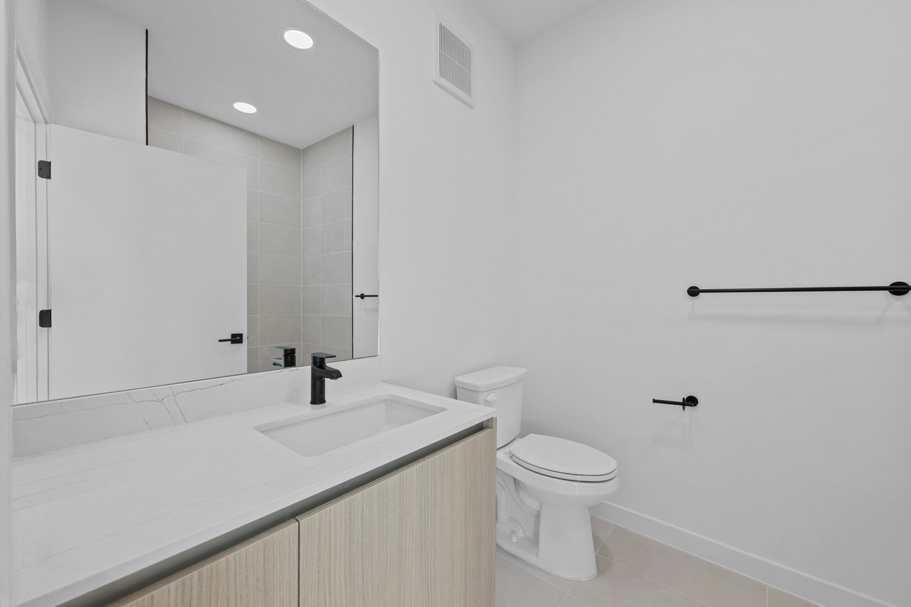 2209 S. 1st St. #221 - OneOak 