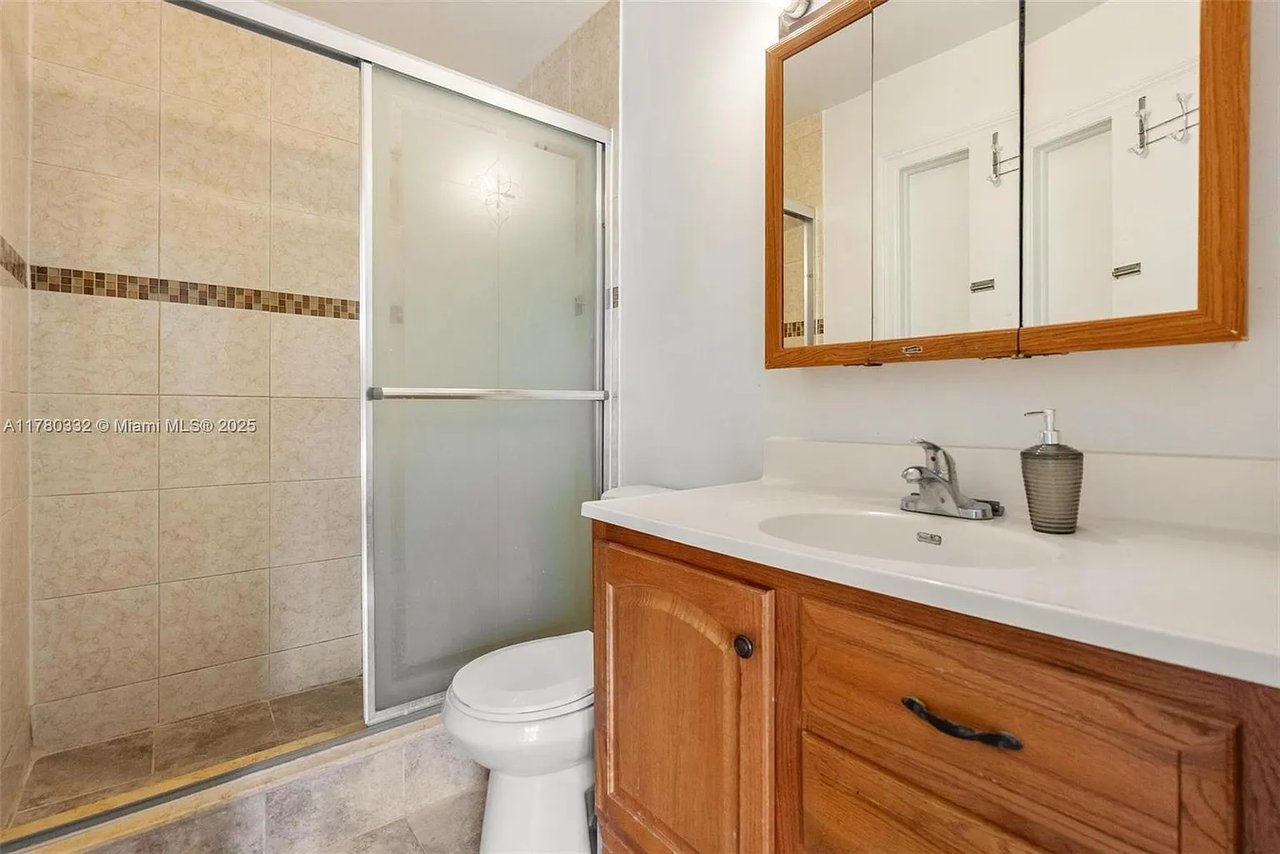 3200 NW 5th Ter Apt 33