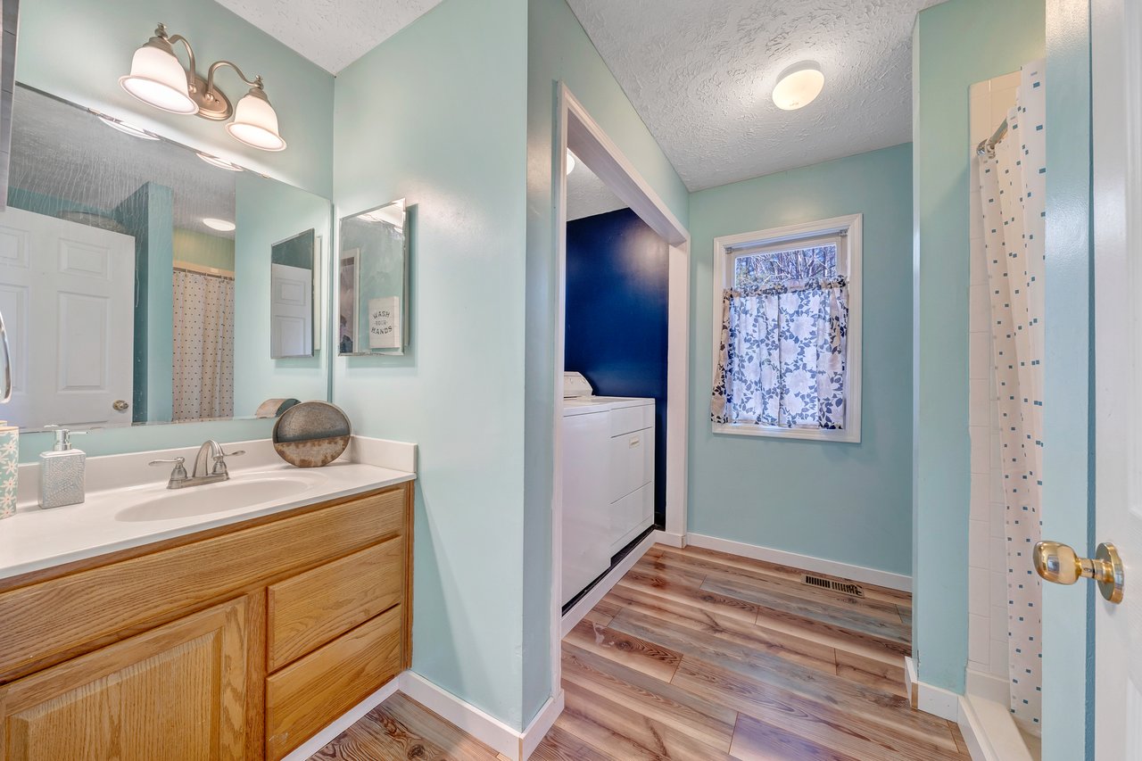 100 Sandpiper DR
