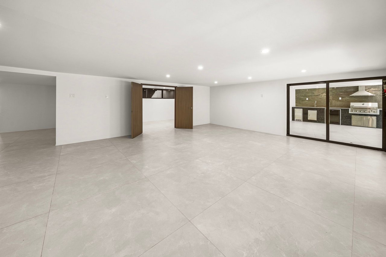 900 NE 75th St