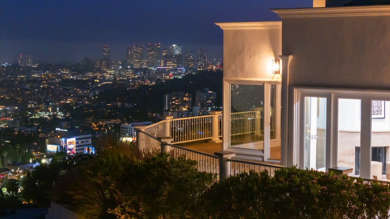 8527 Hedges Way, Sunset Strip