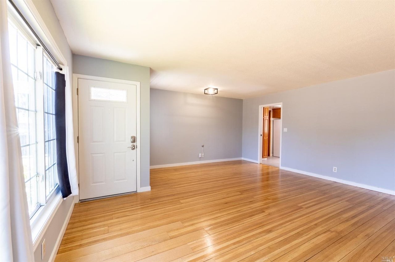 6 Boulevard Ct