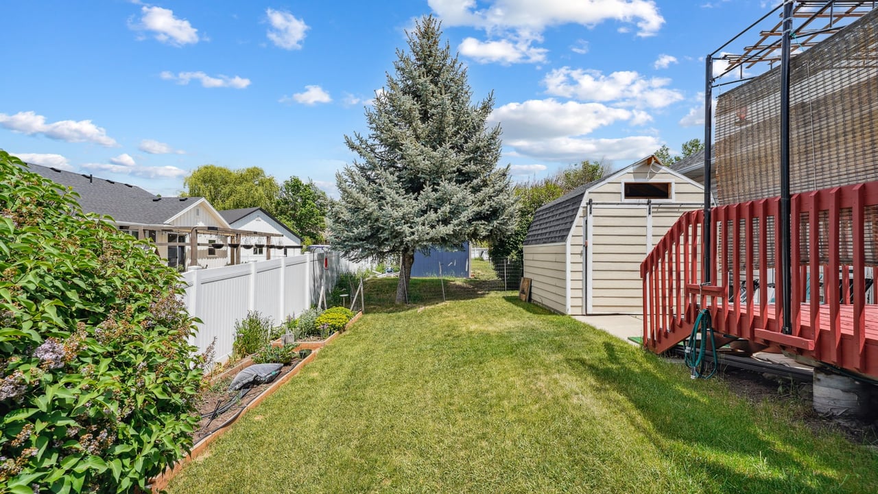 677 E 110 N