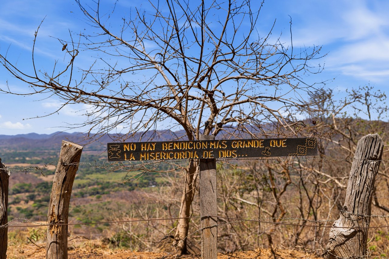 Finca Las Ventanas | Expansive Mountain View Estate Near Potrero