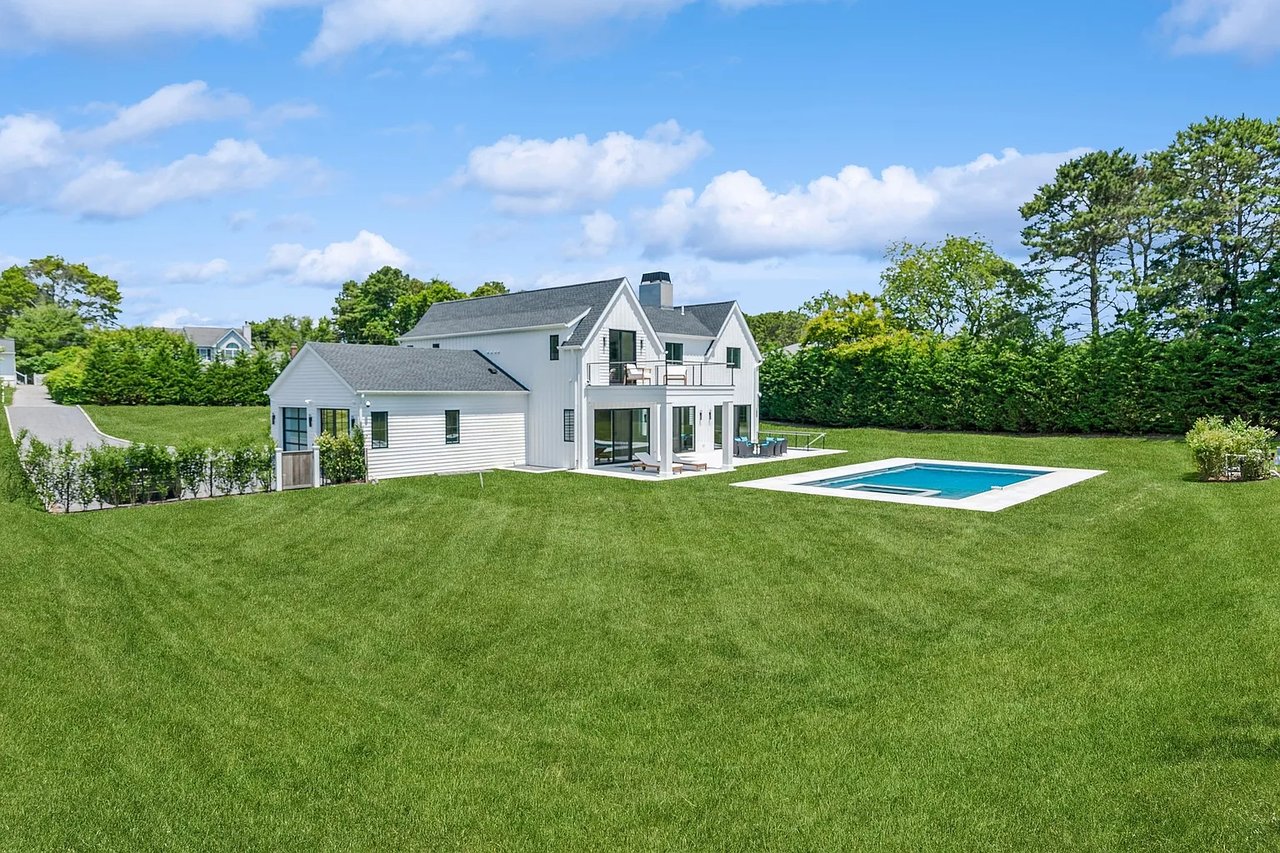 66 Shinnecock Hills Rd