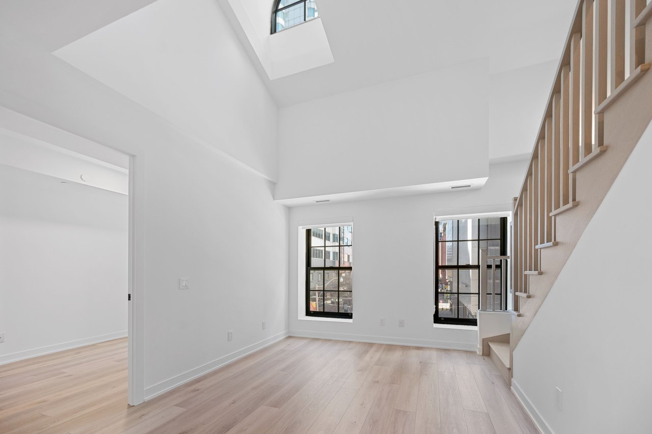 327 King Street W Unit: 306