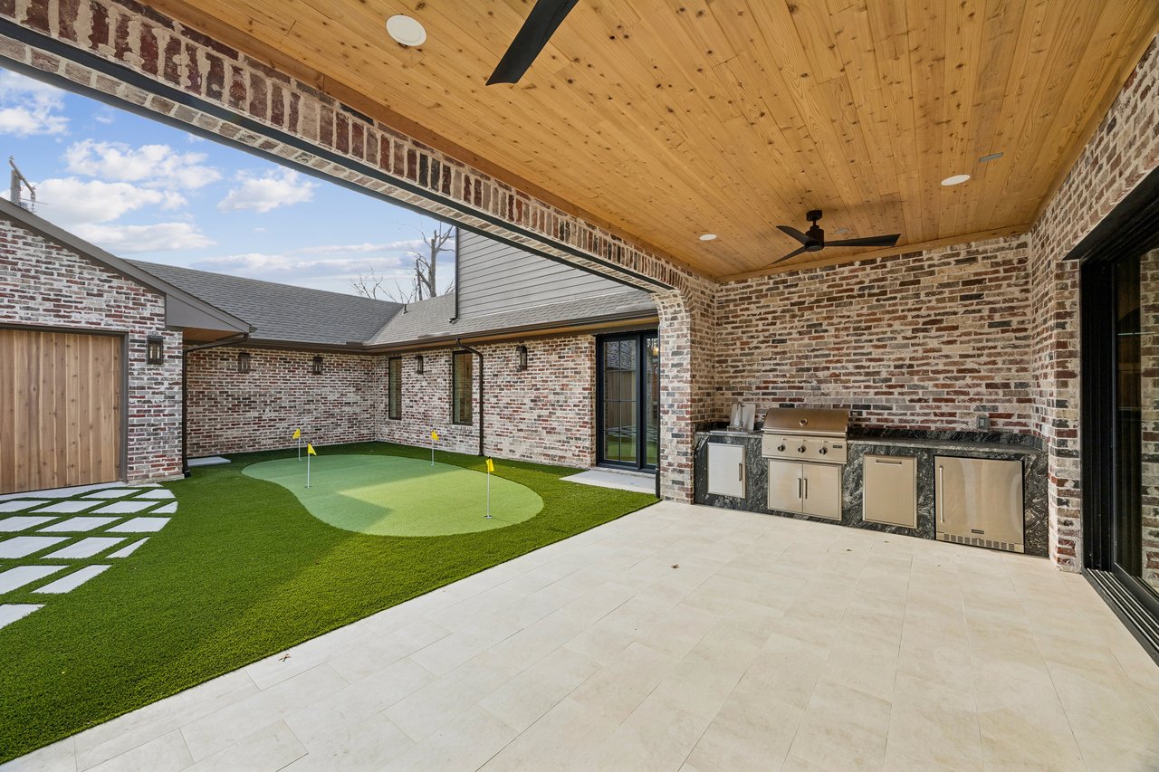 6860 Southridge Drive