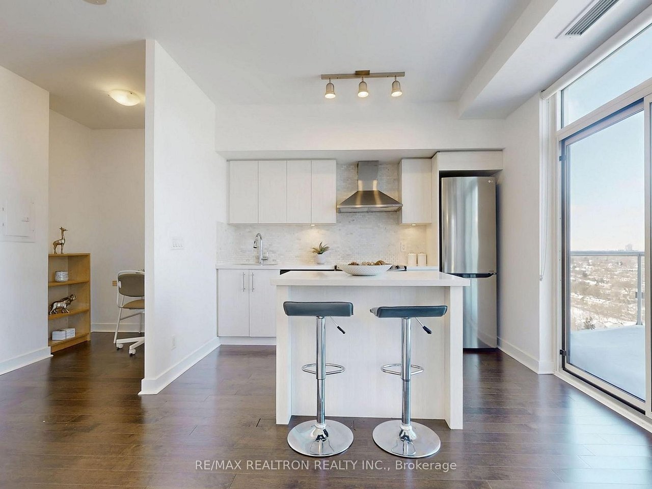 PENTHOUSE ON ENGLINGTON CROSSTOWN LRT