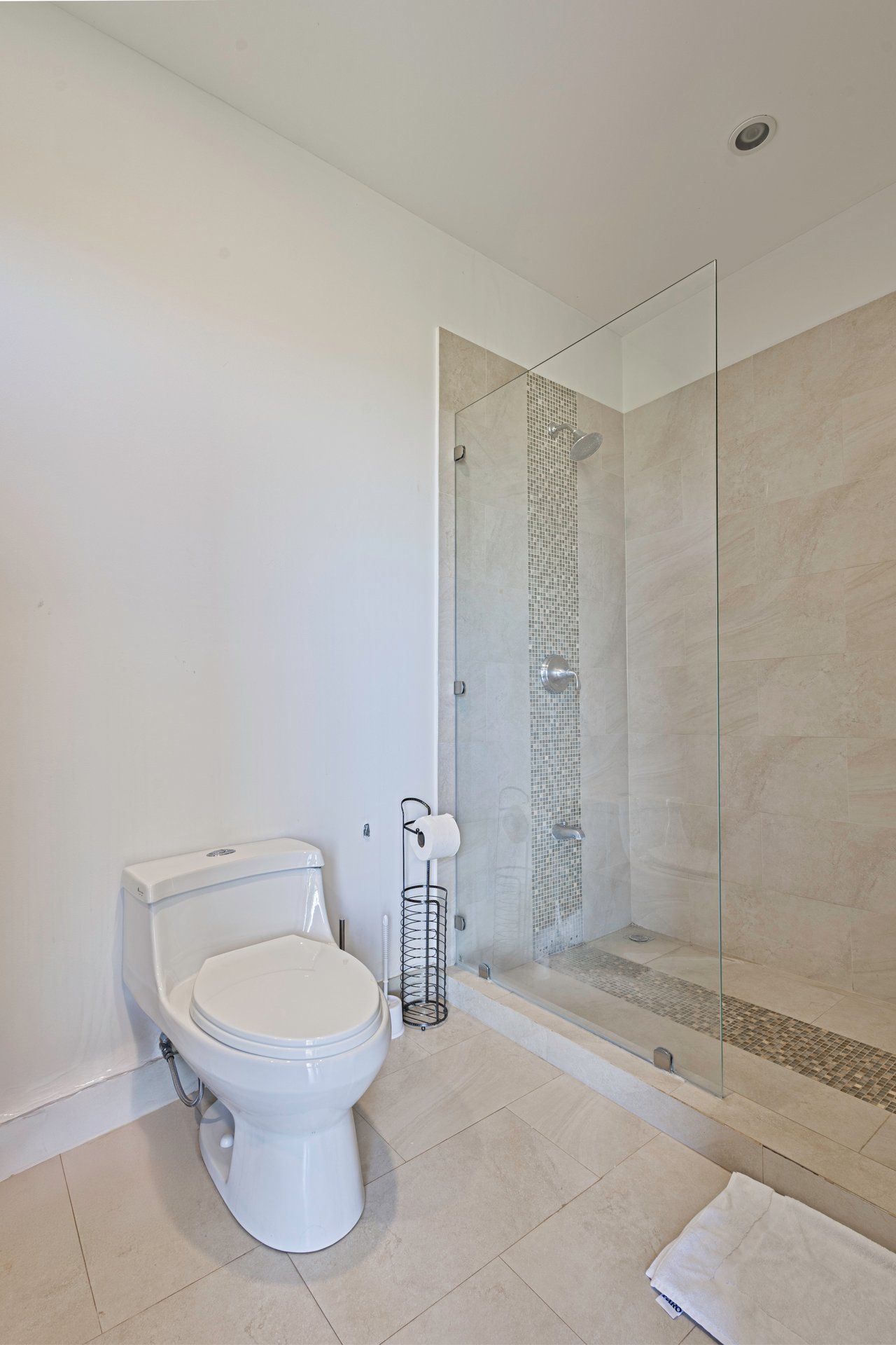Gorgeous 5 Bedroom Home With Beach Club and Upscale Amenities