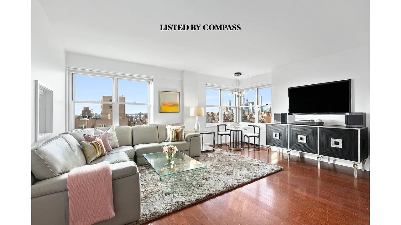 20 E 9th St #23A