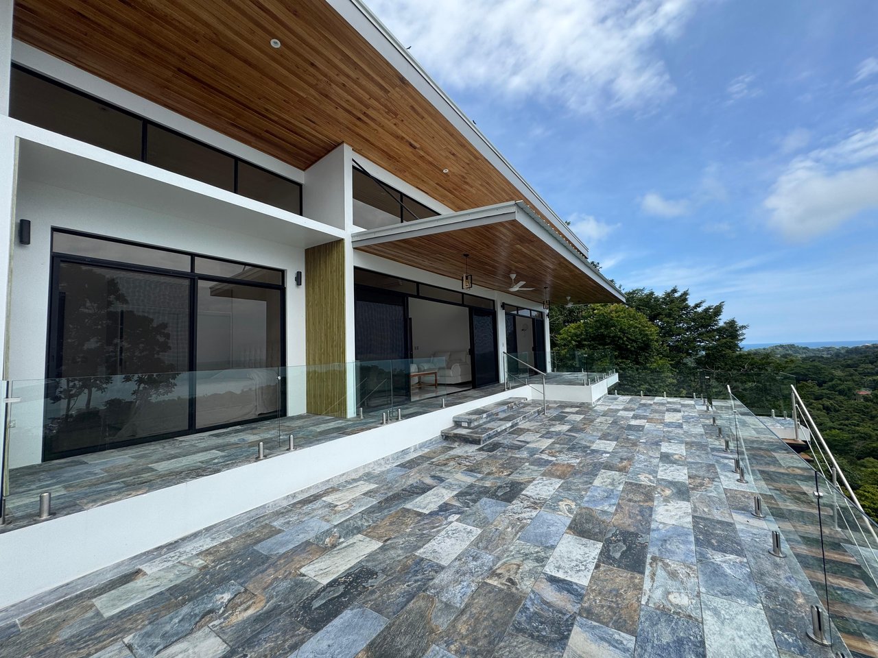 Modern Elegance Meets Incomparable Views, 3BDR&3Baths Home