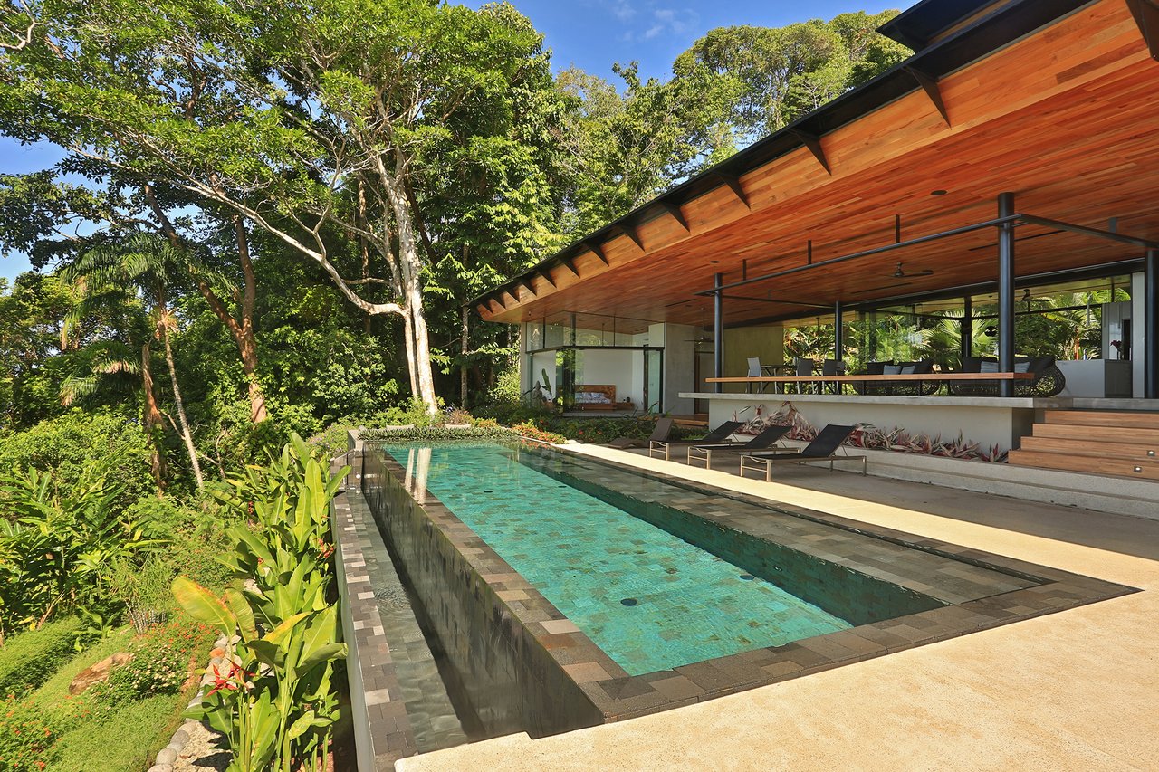 Casa Sanctuary ·  Luxury Jungle Villa · Whale Tail View