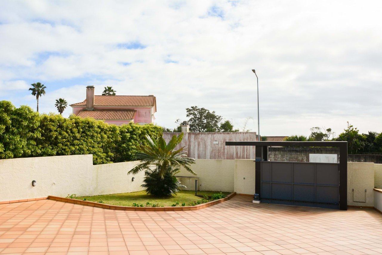 Luxury 4-Bedroom Villa with Indoor Pool – São Miguel, Azores