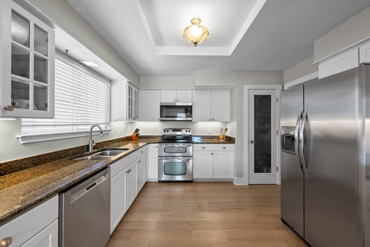 6103 Waldon Hollow