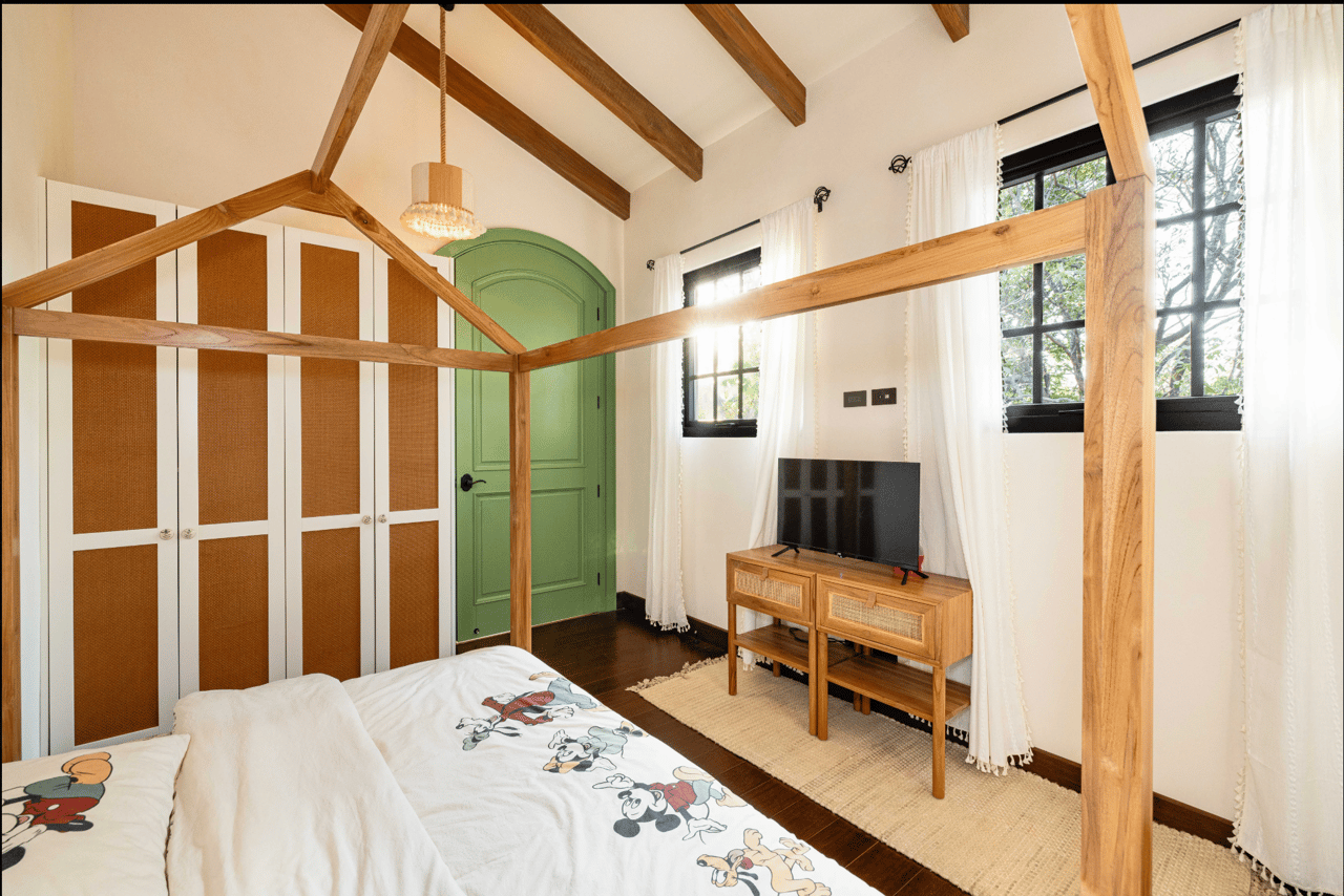 Casa Las Mareas | Beachfront Spanish Colonial Villa with Private Pool in Hacienda Pinilla