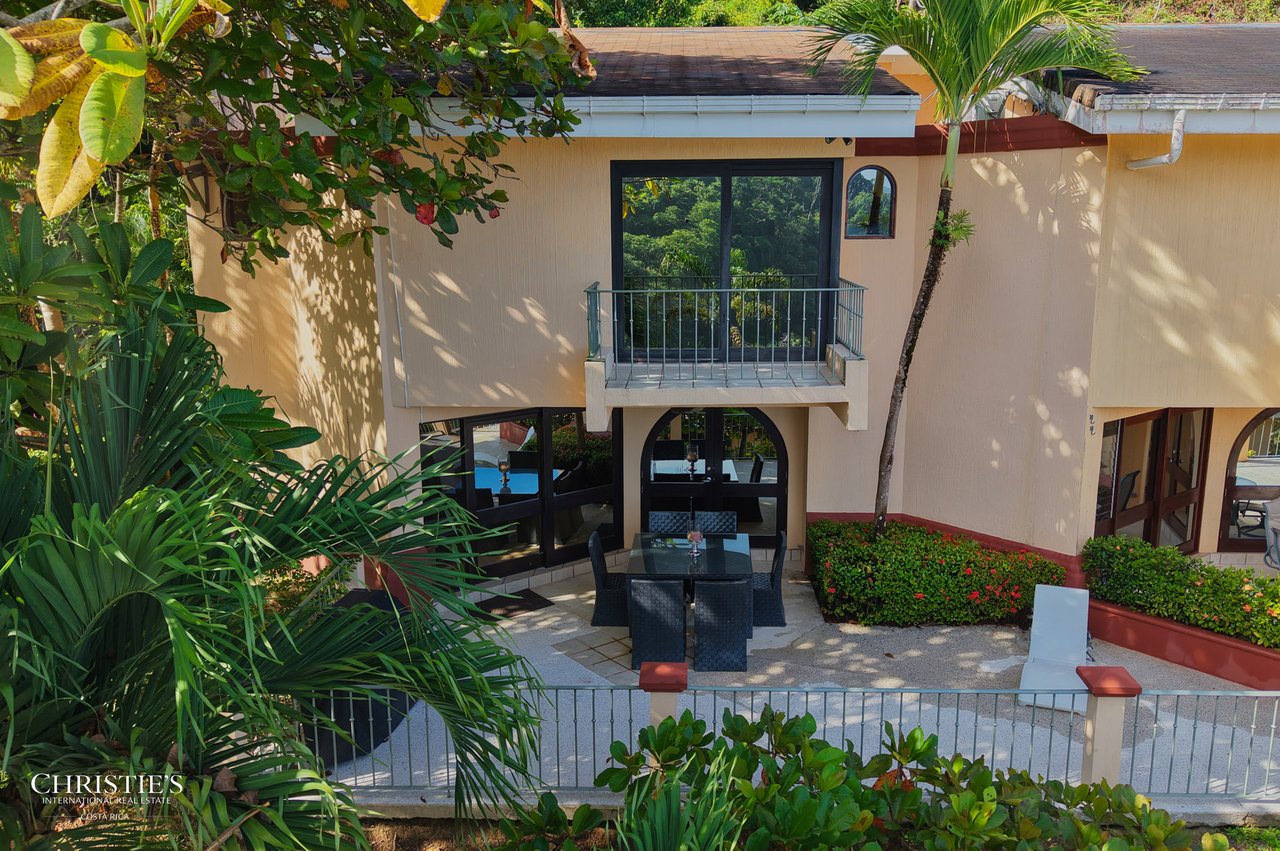 Exquisite Corner Townhouse with Panoramic Ocean Views – Faro Escondido