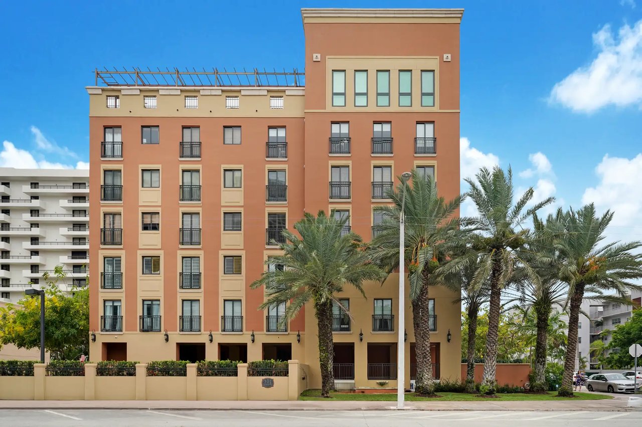711 Biltmore Way # 402