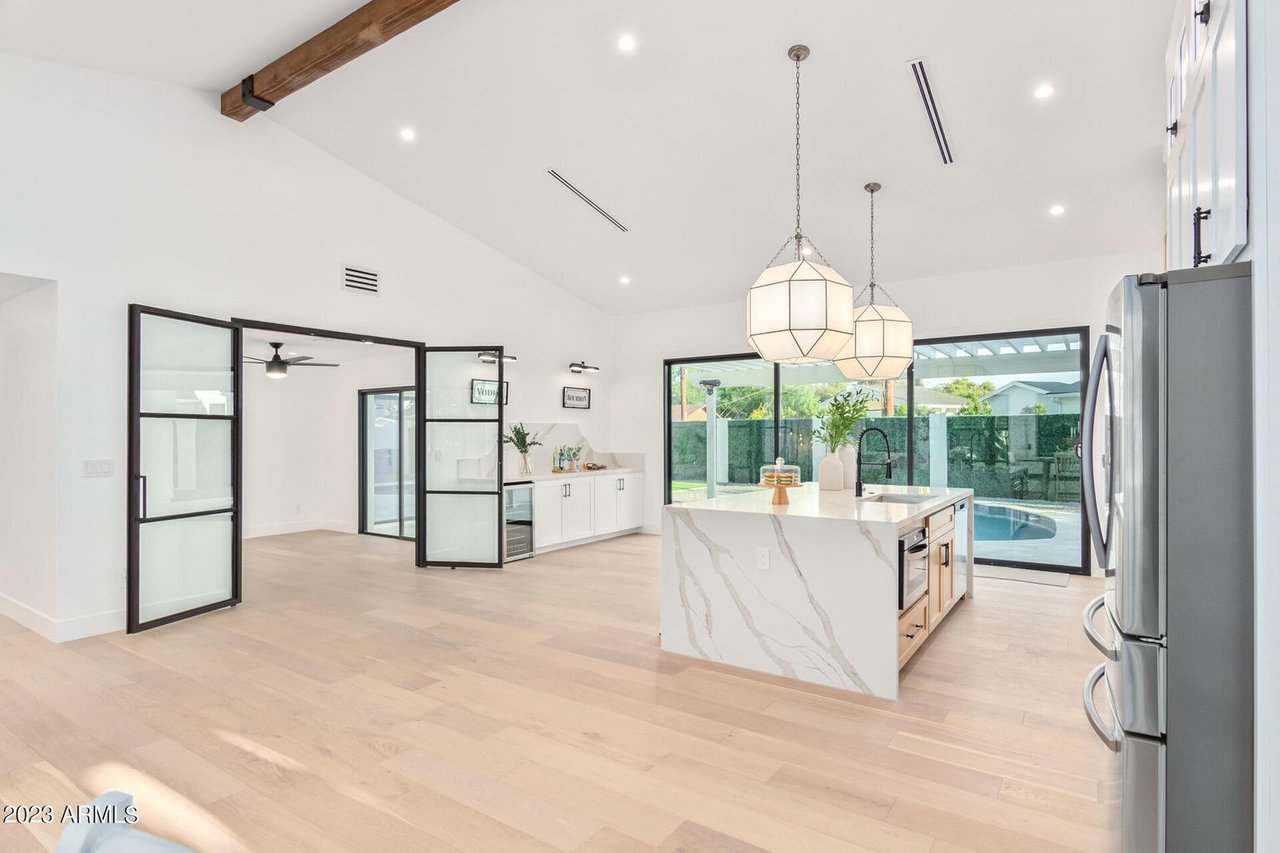 4847 E Clarendon Avenue